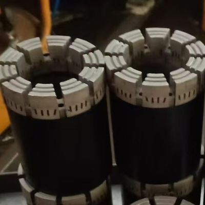 Orta ve ultra sert oluşumlarda verimli sondaj için optimize edilmiş enpregne edilmiş elmas parçaları